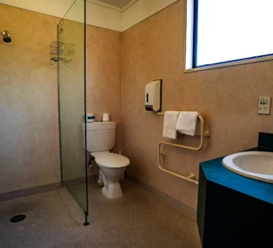Studio Double Toilet